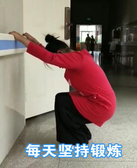 13歲女孩自幼患“腦癱”，行動受阻，經(jīng)系統(tǒng)康復(fù)治療能獨立步行！