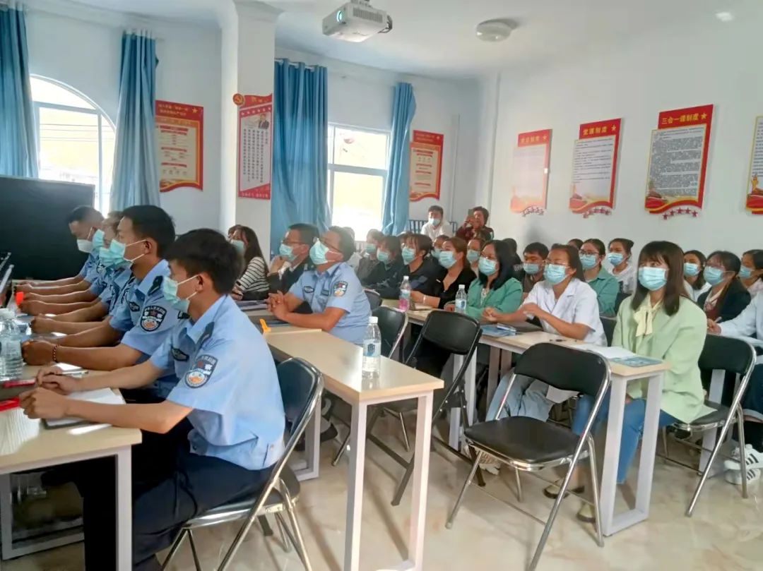 【保山安利醫(yī)院】我院攜手瓦窯衛(wèi)生院開展鎮(zhèn)村兩級醫(yī)護人員防護服穿脫、核酸采樣技能培訓及腫瘤、生殖學術交流
