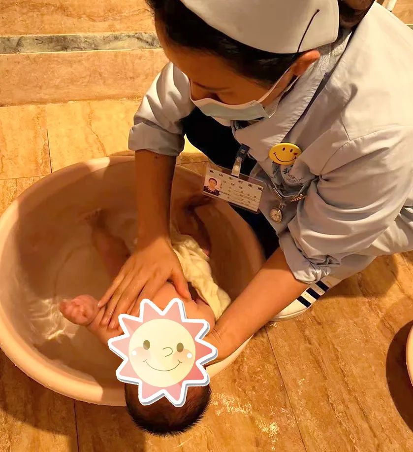 【保山安利醫(yī)院】新手媽媽別著急，寶寶護(hù)理可為您上門服務(wù)~