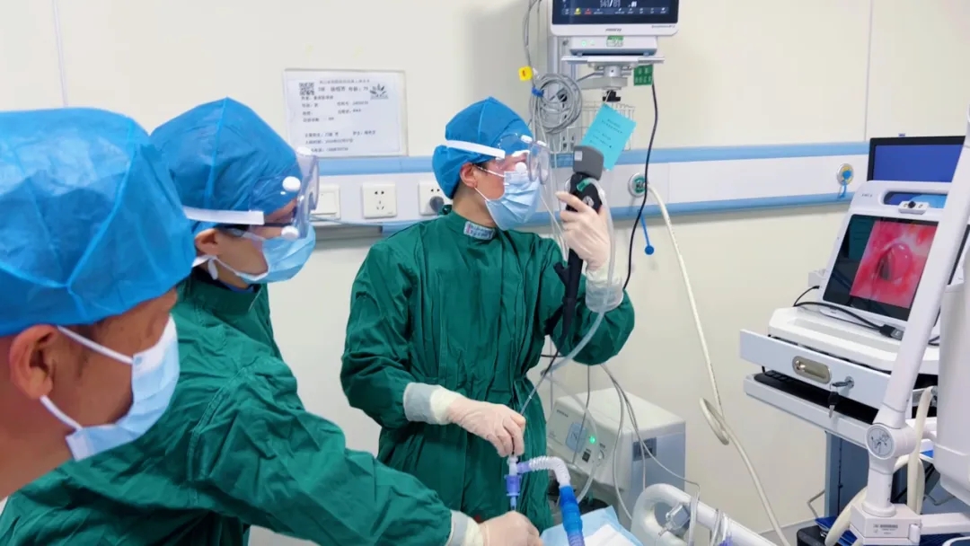 我院成功開(kāi)展首例氣管內(nèi)金屬支架植入術(shù)，為氣道狹窄患者打開(kāi)“生命通道”！
